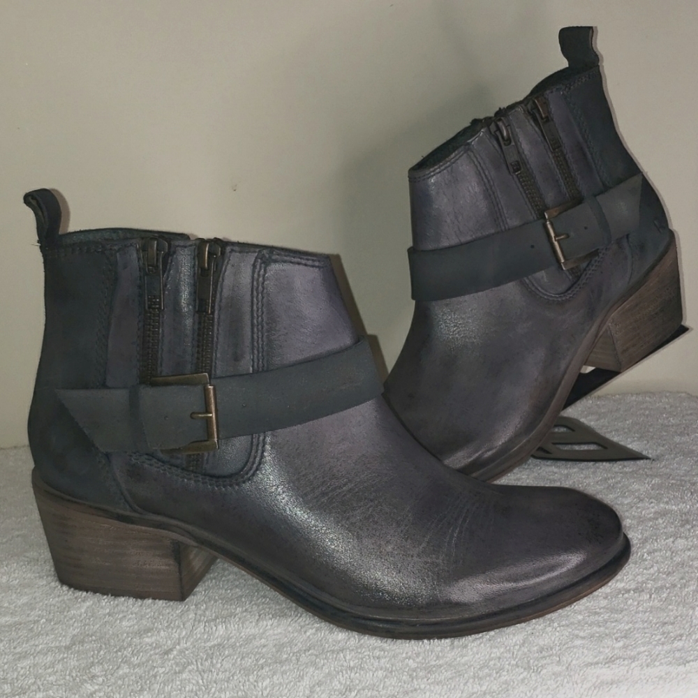 New Roan Liza Leather Boots size 9